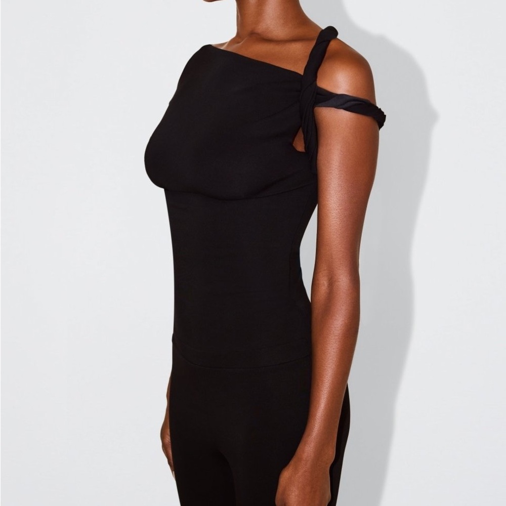 KHY Sleek Stretch Twisted Top M Black